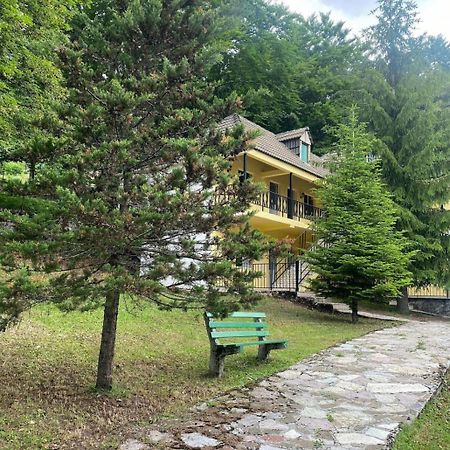 Bujtina Te Grima Hotel Theth Exterior photo